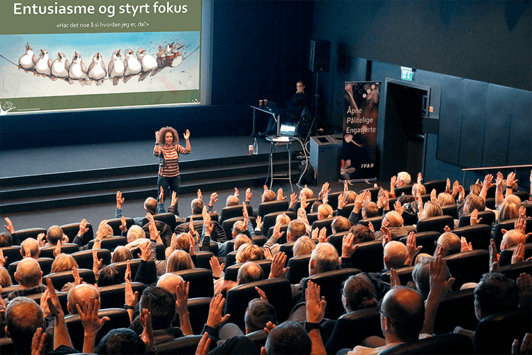 nina nakling på scenen
